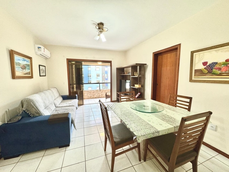 Apto de frente com sacada! 1 quadra do mar! Mobiliado!: 1ª foto da galeria de imagens do imóvel