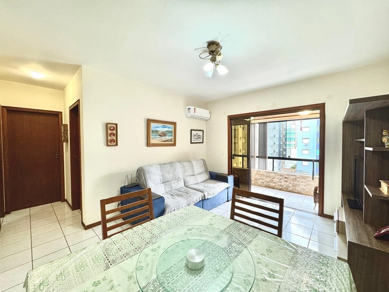 Apto de frente com sacada! 1 quadra do mar! Mobiliado!: 6ª foto da galeria de imagens do imóvel