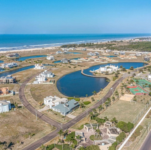 Lote espetacular no Condominío Costa Serena com 453,77mts²: 2ª foto da galeria de imagens do imóvel