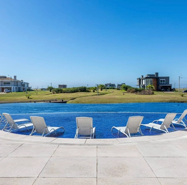 Lote espetacular no Condominío Costa Serena com 453,77mts²: 1ª foto da galeria de imagens do imóvel