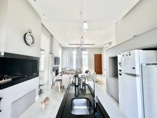 Condomínio Dubai ! Casa Térrea! 4 suítes! mobiliada e decorada!: 5ª foto da galeria de imagens do imóvel