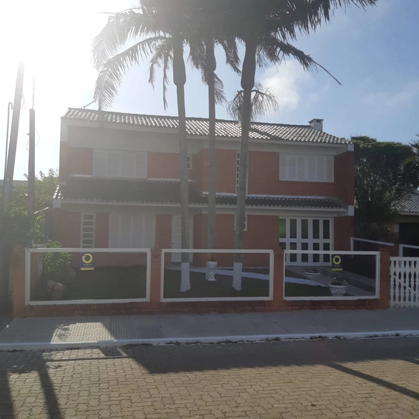 Casa 06 dormitórios locação temporada Xangri-lá: 1ª foto da galeria de imagens do imóvel
