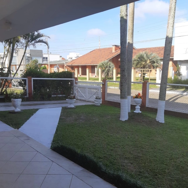 Casa 06 dormitórios locação temporada Xangri-lá: 2ª foto da galeria de imagens do imóvel