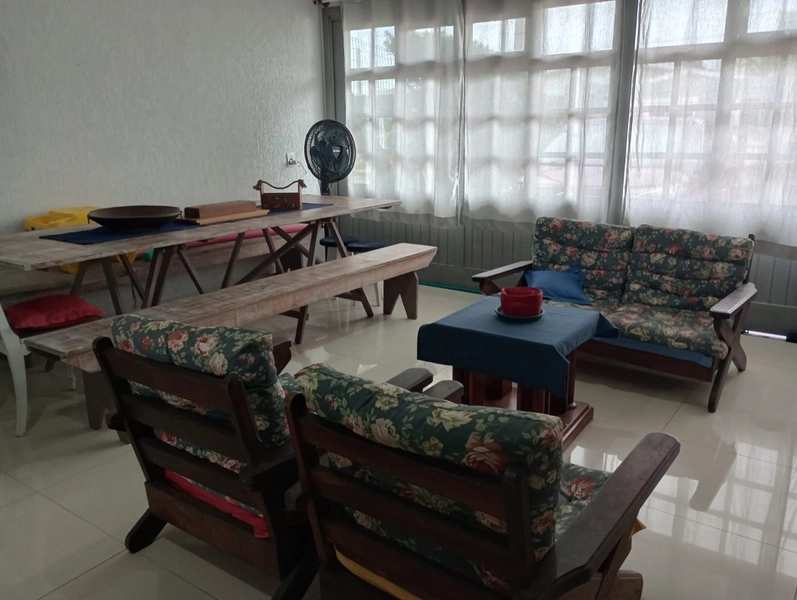 Esxelente casa 04 dormitórios com piscina locação temporada: 3ª foto da galeria de imagens do imóvel