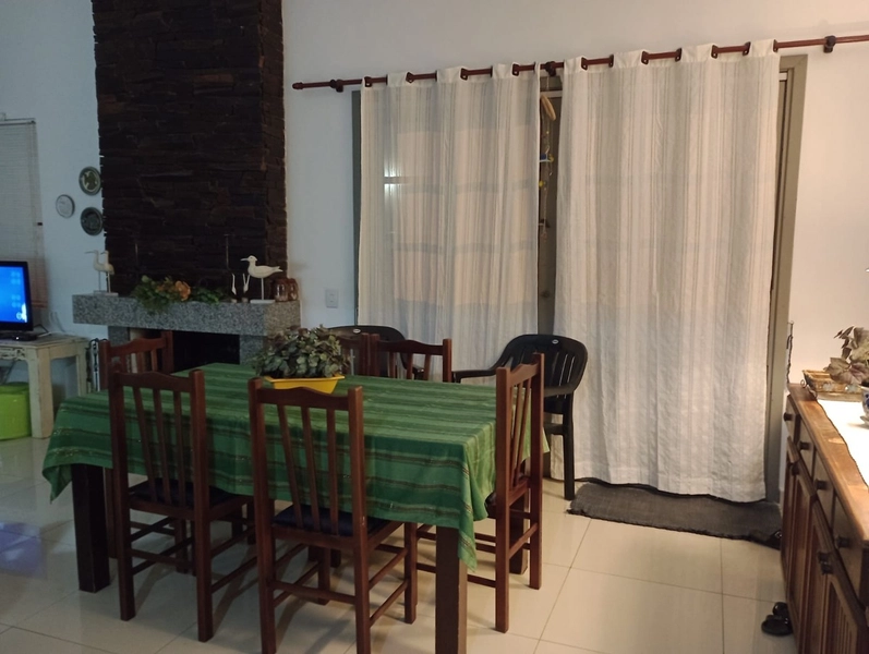 Esxelente casa 04 dormitórios com piscina locação temporada: 9ª foto da galeria de imagens do imóvel