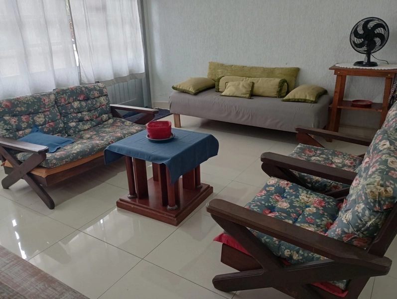 Esxelente casa 04 dormitórios com piscina locação temporada: 7ª foto da galeria de imagens do imóvel