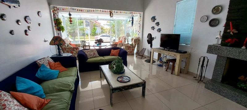 Esxelente casa 04 dormitórios com piscina locação temporada: 5ª foto da galeria de imagens do imóvel
