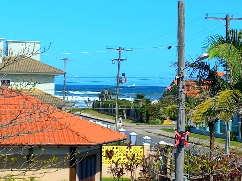 Maravilhoso sobrado 04 suítes, meia quadra do mar Disponível Réveillon: 4ª foto da galeria de imagens do imóvel
