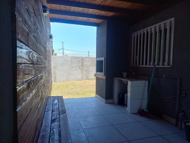 Casa 02 dormitórios ampla, com excelente garagem com churrasqueira: 5ª foto da galeria de imagens do imóvel