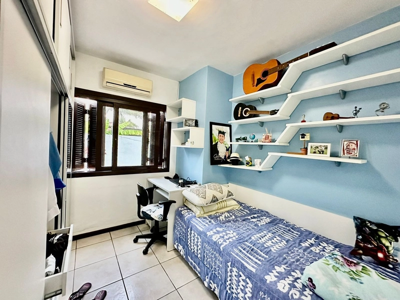 Casa de esquina 04 dormitórios com piscina a 4 quadras do mar.: 23ª foto da galeria de imagens do imóvel