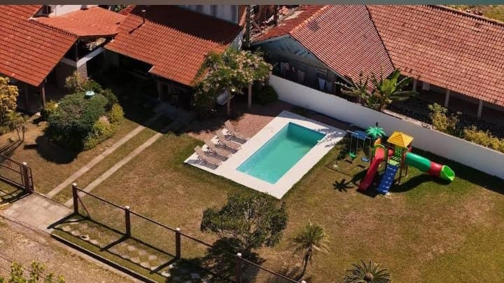 Casa de esquina 04 dormitórios com piscina a 4 quadras do mar.: 3ª foto da galeria de imagens do imóvel