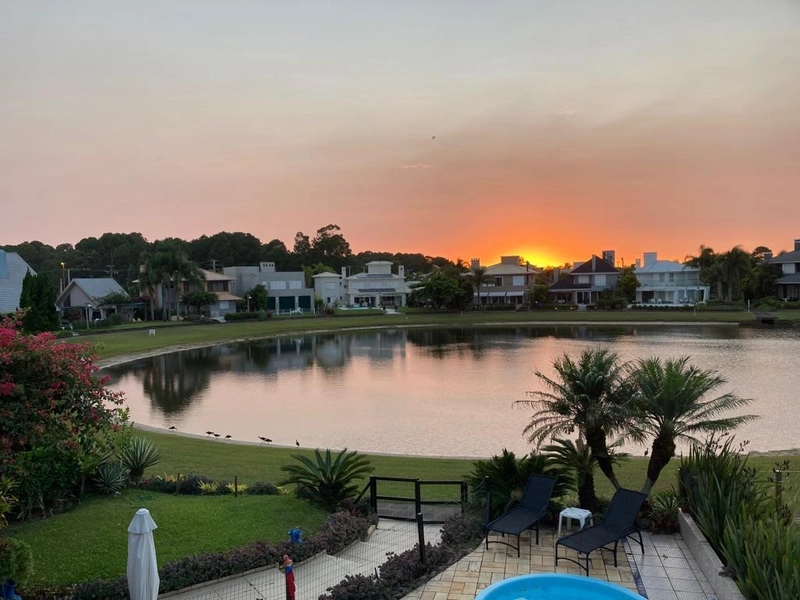 Maravilhoso sobrado 05 suítes locação temporada Condomínio Lagos Park