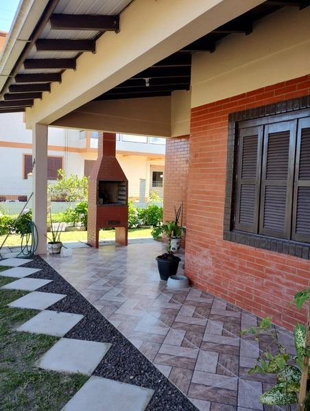 Casa 02 dormitórios próximo do mar temporada verão Capão da Canoa: 1ª foto da galeria de imagens do imóvel