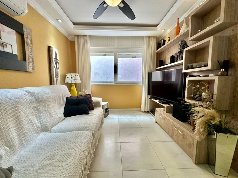 Apartamento com 2 domitórios junto a praça Flavio Boianovisk: 1ª foto da galeria de imagens do imóvel