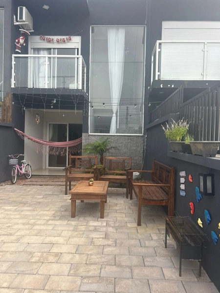 Casa 02 suítes em Noiva do mar para locação temporada: 1ª foto da galeria de imagens do imóvel