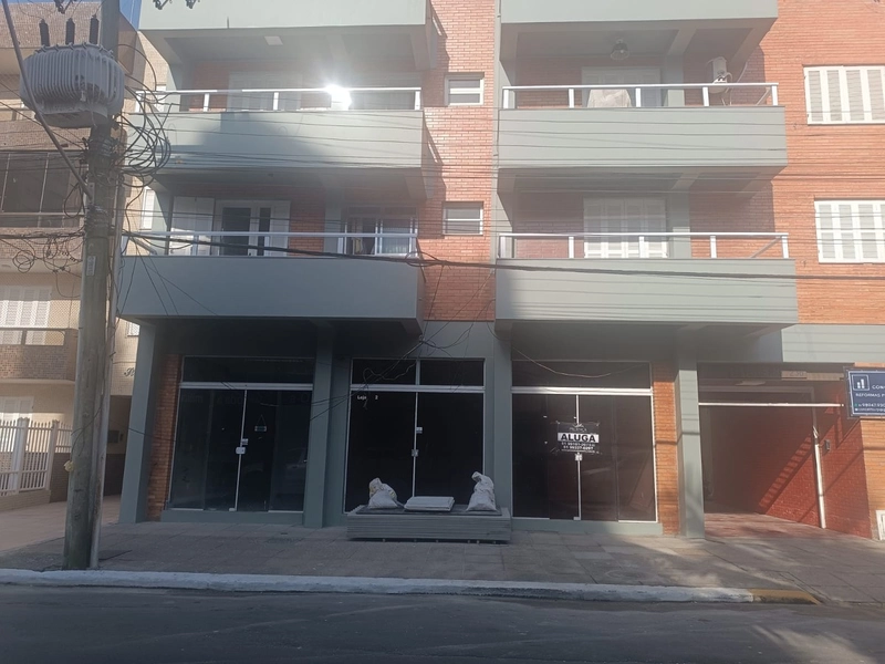 Excelente loja comercial ótima localização centro Capão da Canoa.: 1ª foto da galeria de imagens do imóvel