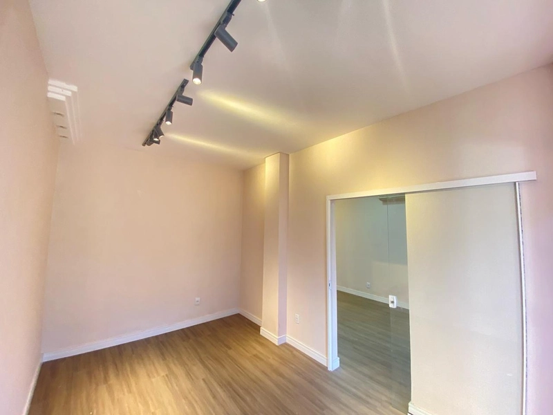 Excelente loja comercial ótima localização centro Capão da Canoa.: 9ª foto da galeria de imagens do imóvel