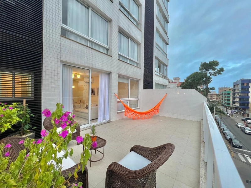 Apartamento de 1 dormitório de frente, amplo terraço, centro Capão.: 8ª foto da galeria de imagens do imóvel