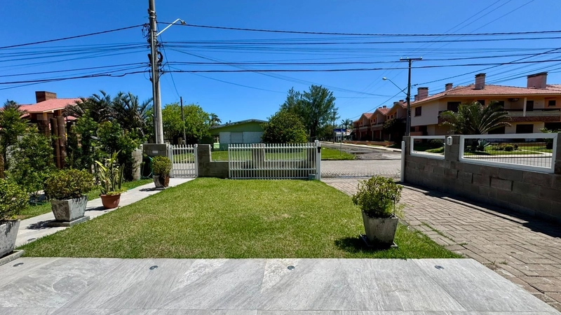 Sobrado de Esquina com Piscina no Centro de Xangrilá.: 20ª foto da galeria de imagens do imóvel