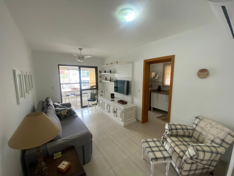 Apartamento 02 dormitórios com sacada de frente em zona nobre de Capão: 2ª foto da galeria de imagens do imóvel