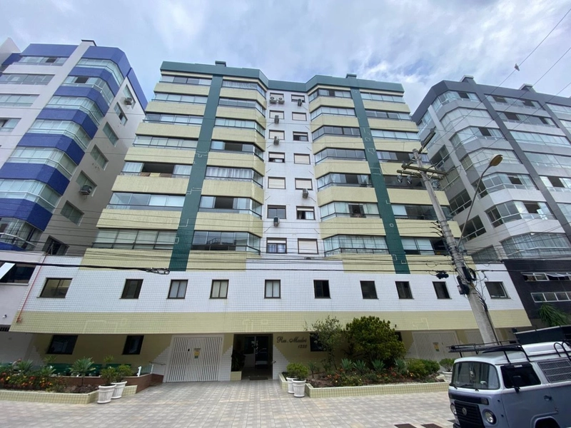 Apartamento 02 dormitórios com sacada de frente em zona nobre de Capão: 1ª foto da galeria de imagens do imóvel