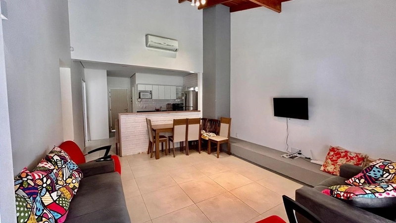 Casa climatizada com 3 dormitórios sendo uma suíte 03 quadras do mar: 2ª foto da galeria de imagens do imóvel