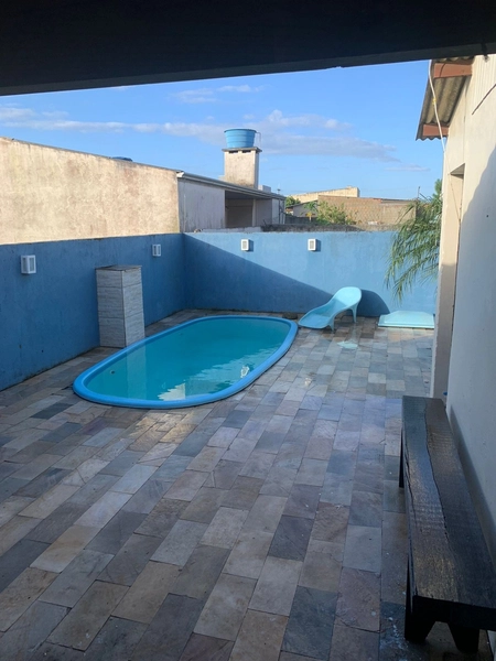 Casa com piscina 02 dormitórios Capão da Canoa Temporada: 3ª foto da galeria de imagens do imóvel