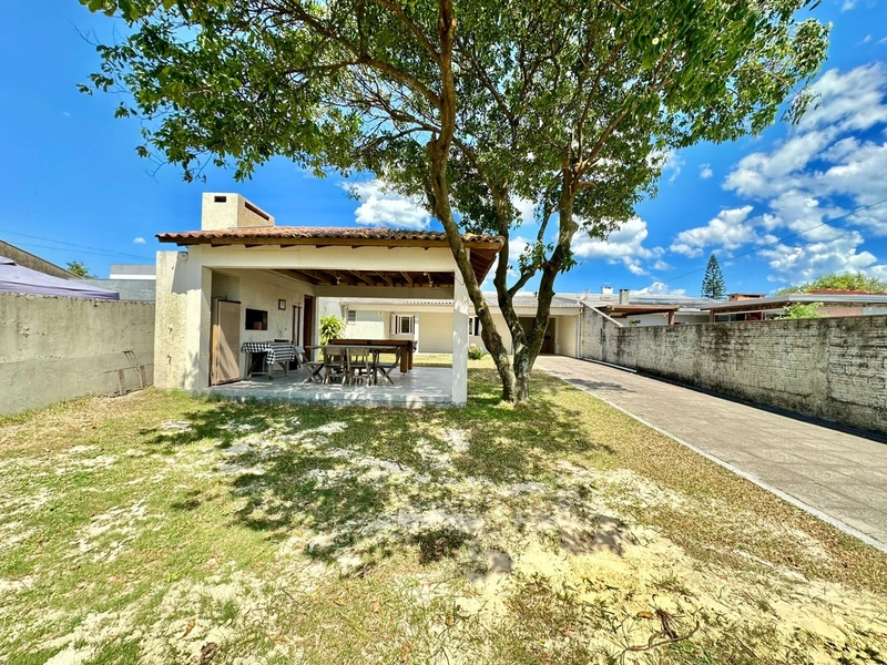 Casa amplo pátio, 02 dormitórios 01 suíte, quiosque com churrasqueira: 5ª foto da galeria de imagens do imóvel