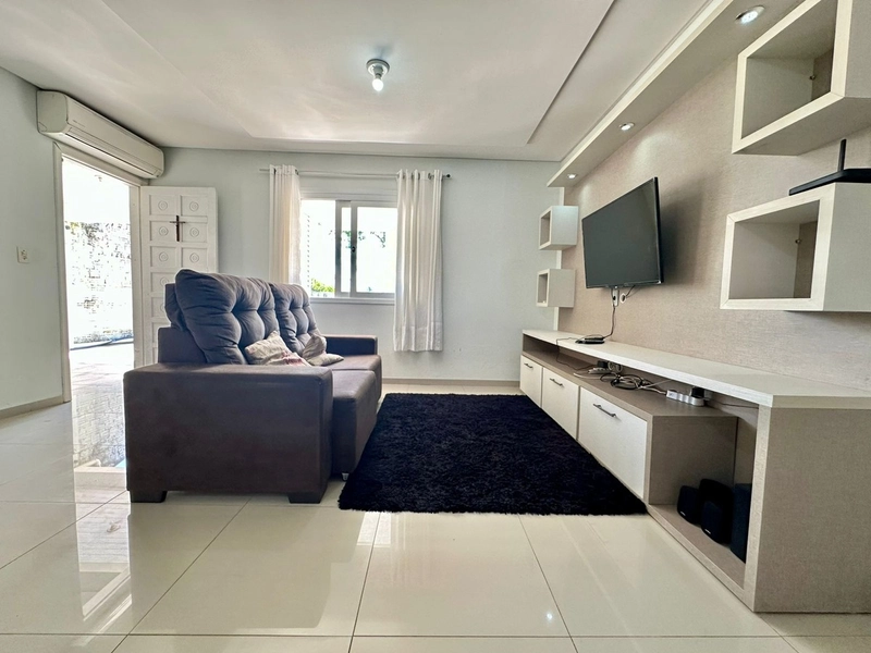 Casa amplo pátio, 02 dormitórios 01 suíte, quiosque com churrasqueira: 4ª foto da galeria de imagens do imóvel