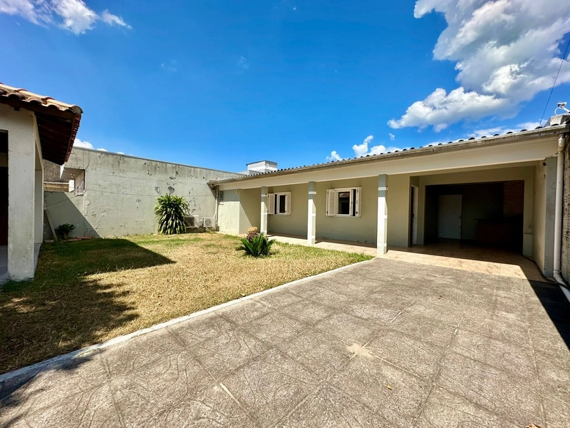 Casa amplo pátio, 02 dormitórios 01 suíte, quiosque com churrasqueira: 3ª foto da galeria de imagens do imóvel