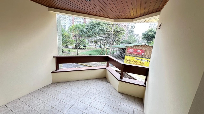 APARTAMENTO DE FRENTE PARA PRAÇA FLÁVIO BOIANOVSKI: 3ª foto da galeria de imagens do imóvel