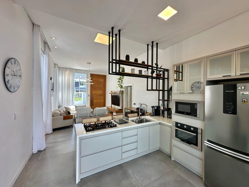 Casa 3 Dormitórios com piscina: 7ª foto da galeria de imagens do imóvel
