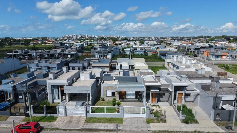 Casa 3 Dormitórios com piscina: 26ª foto da galeria de imagens do imóvel