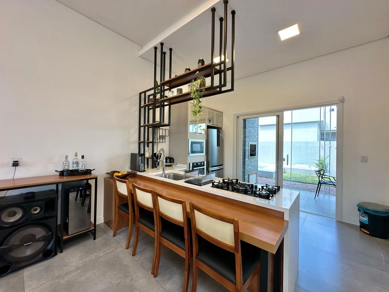 Casa 3 Dormitórios com piscina: 6ª foto da galeria de imagens do imóvel
