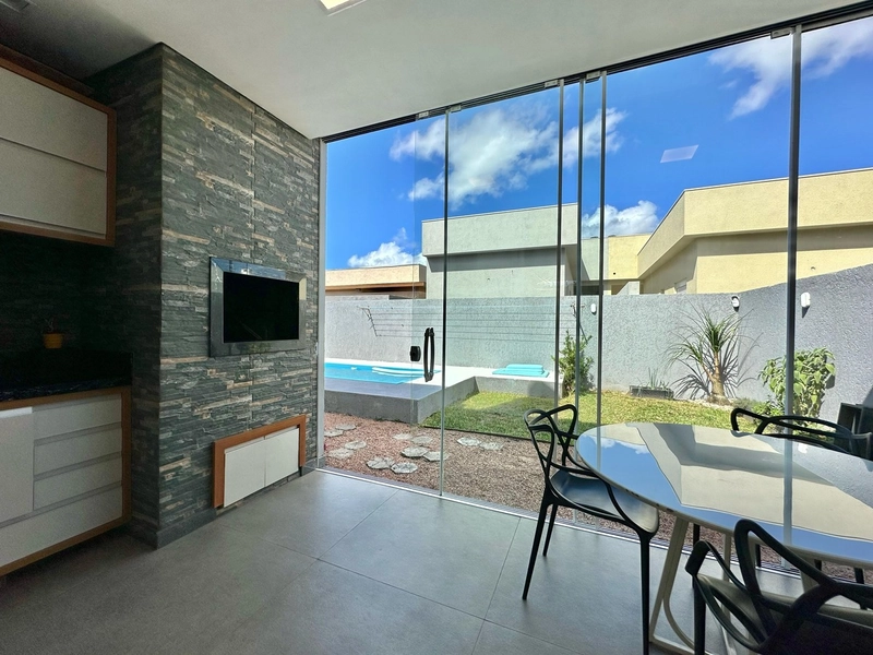 Casa 3 Dormitórios com piscina: 8ª foto da galeria de imagens do imóvel
