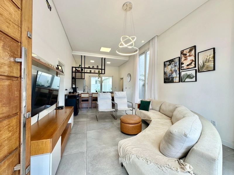 Casa 3 Dormitórios com piscina: 2ª foto da galeria de imagens do imóvel