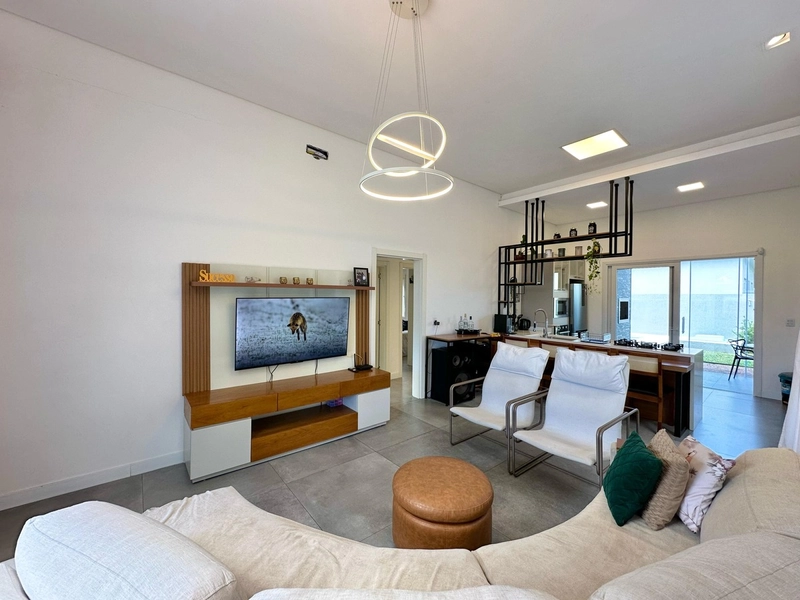 Casa 3 Dormitórios com piscina: 4ª foto da galeria de imagens do imóvel