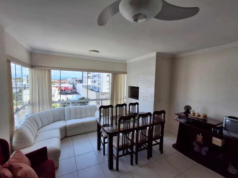 Apartamento de frente, 2 dormitórios, centro de Capão da Canoa.: 1ª foto da galeria de imagens do imóvel