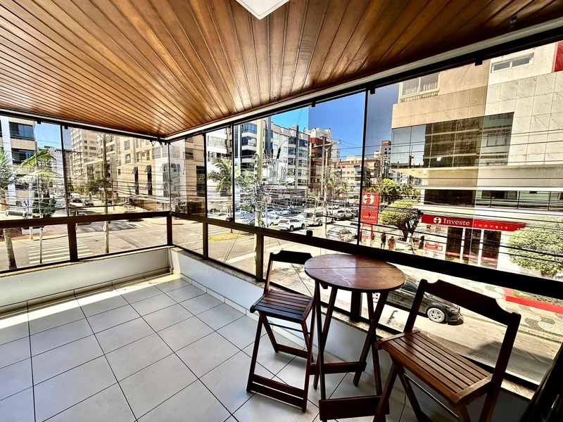 Apartamento com Sacada de frente no centro.: 1ª foto da galeria de imagens do imóvel