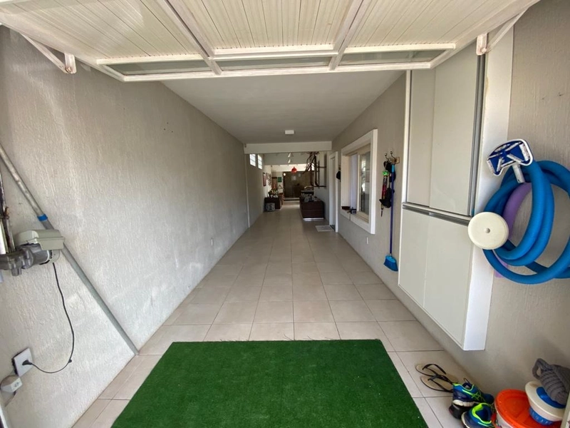 LINDA CASA COM PISCINA - 4 QUARTOS: 4ª foto da galeria de imagens do imóvel
