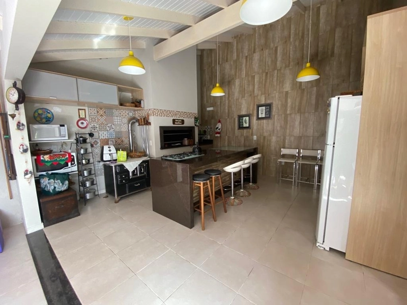 LINDA CASA COM PISCINA - 4 QUARTOS: 9ª foto da galeria de imagens do imóvel
