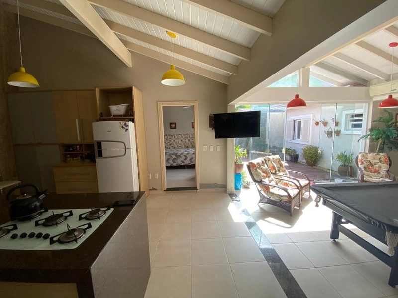 LINDA CASA COM PISCINA - 4 QUARTOS: 8ª foto da galeria de imagens do imóvel