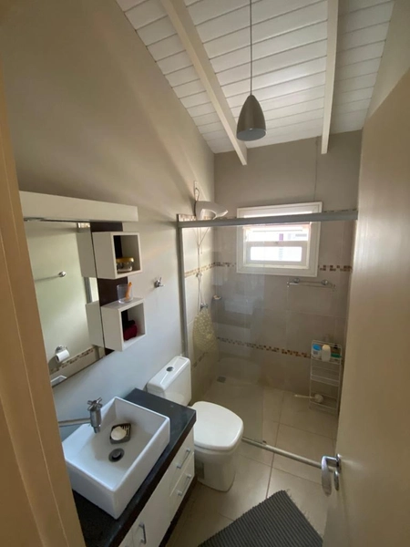 LINDA CASA COM PISCINA - 4 QUARTOS: 6ª foto da galeria de imagens do imóvel