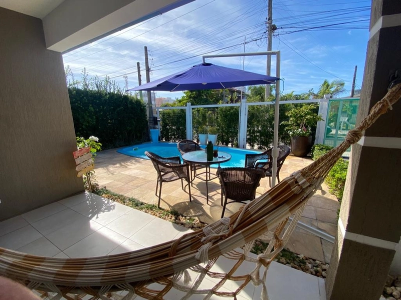 LINDA CASA COM PISCINA - 4 QUARTOS: 1ª foto da galeria de imagens do imóvel