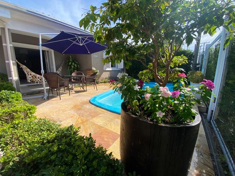 LINDA CASA COM PISCINA - 4 QUARTOS: 2ª foto da galeria de imagens do imóvel