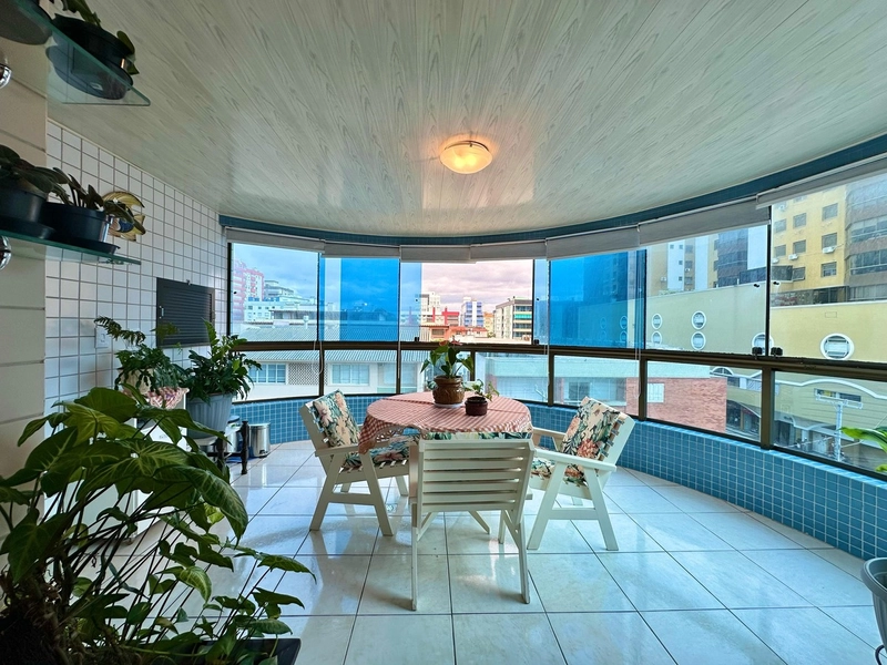 APARTAMENTO MOBILIADO - SACADA DE FRENTE - AMPLO