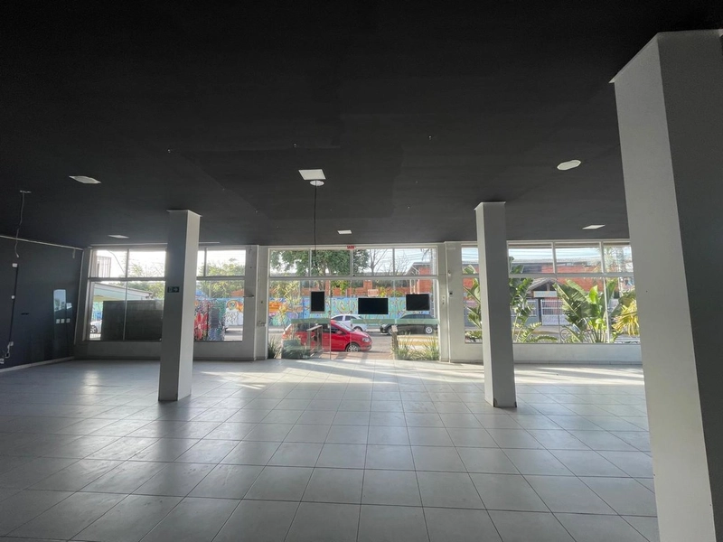 Loja comercial de esquina com 300m² ideal para Restaurante: 20ª foto da galeria de imagens do imóvel