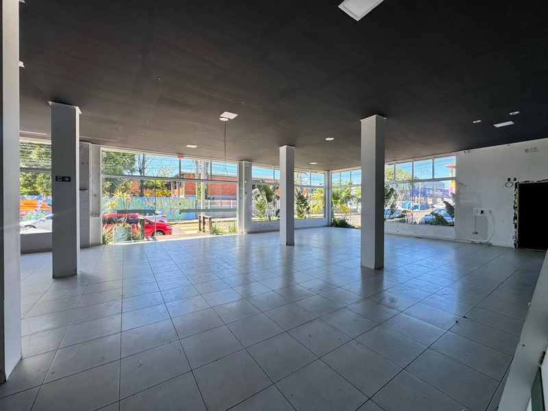 Loja comercial de esquina com 300m² ideal para Restaurante: 4ª foto da galeria de imagens do imóvel