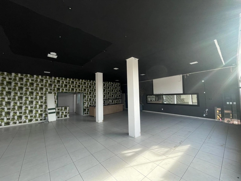 Loja comercial de esquina com 300m² ideal para Restaurante: 8ª foto da galeria de imagens do imóvel