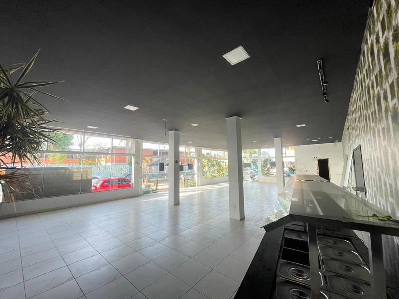 Loja comercial de esquina com 300m² ideal para Restaurante: 21ª foto da galeria de imagens do imóvel
